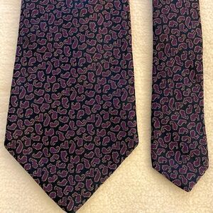Burberry Hand Sewn Navy & Purple Paisley Patterned Wool/Silk Necktie.